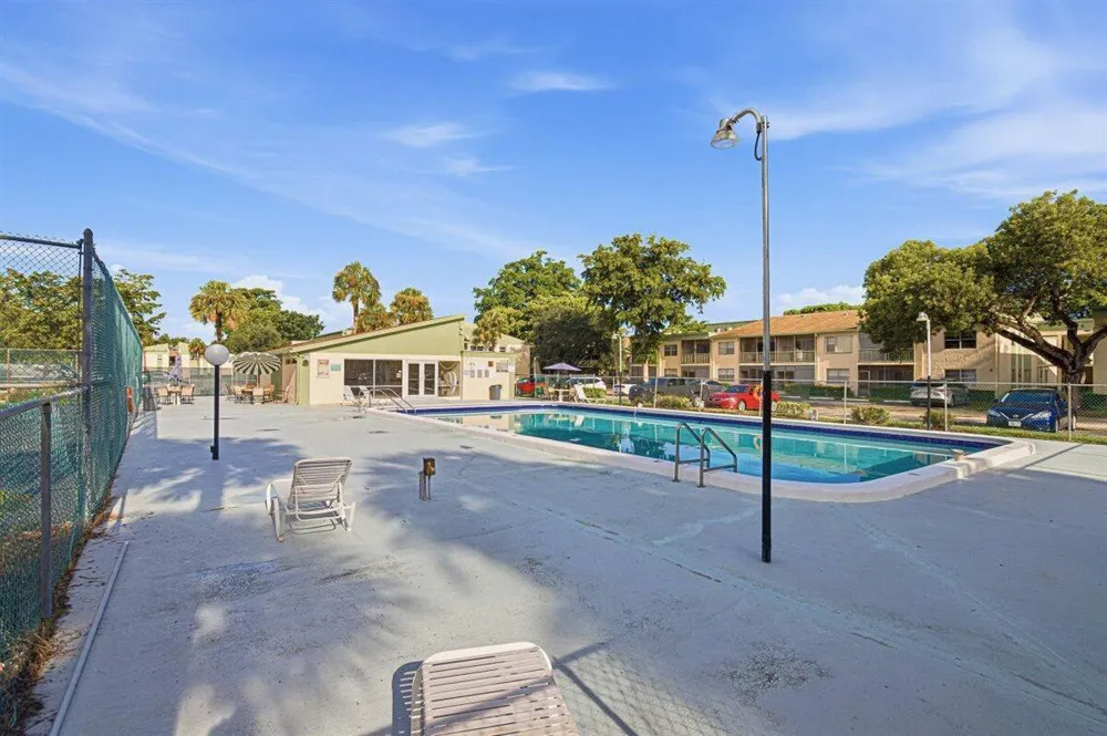 4151 NW 90th Avenue #207 Coral Springs, FL 33065