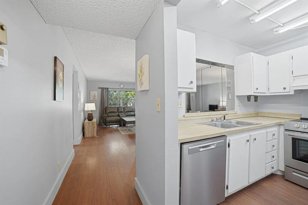 4151 NW 90th Avenue #207 Coral Springs, FL 33065