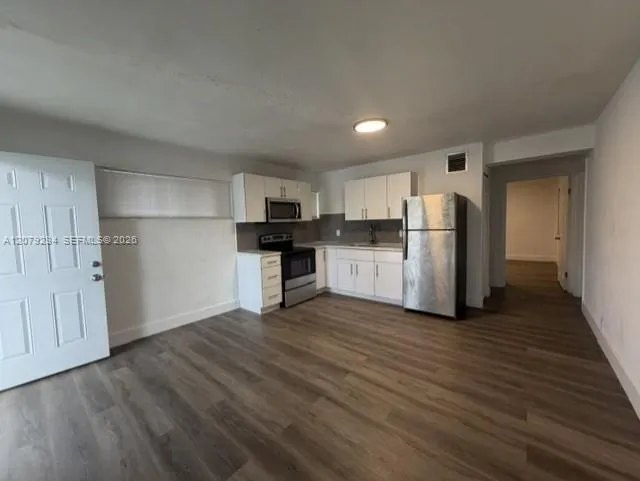 805 NE 134th St #B North Miami, FL 33161