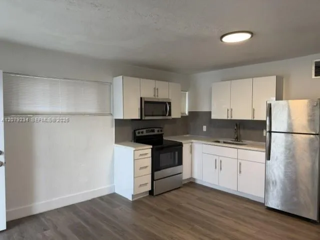 805 NE 134th St #B North Miami, FL 33161