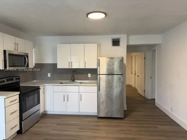 805 NE 134th St #B North Miami, FL 33161