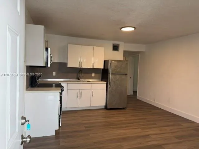 805 NE 134th St #B North Miami, FL 33161