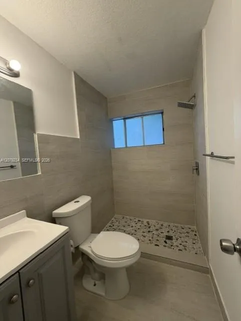 805 NE 134th St #B North Miami, FL 33161