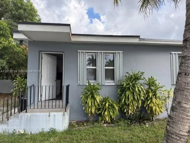 805 NE 134th St #B North Miami, FL 33161