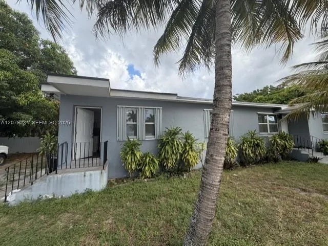805 NE 134th St #B North Miami, FL 33161