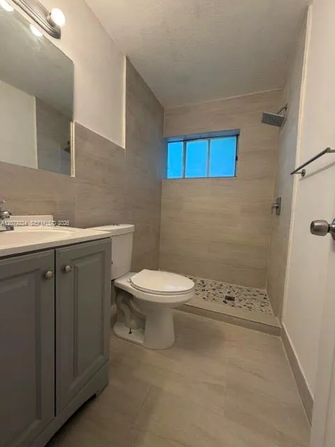 805 NE 134th St #B North Miami, FL 33161