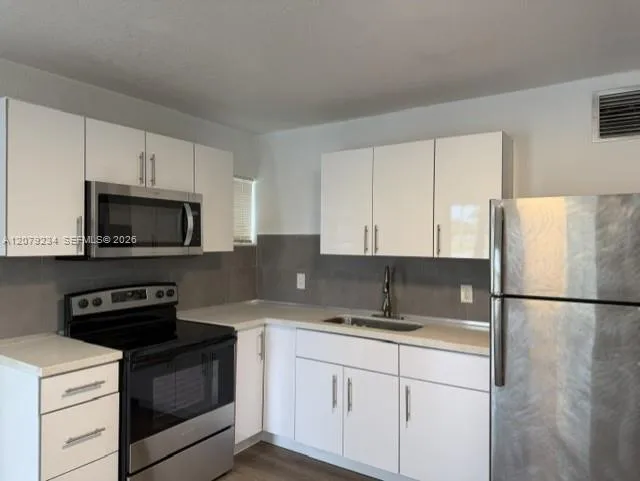 805 NE 134th St #B North Miami, FL 33161