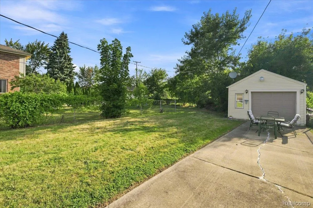 6932 Middlepointe Street Dearborn City, MI 48126