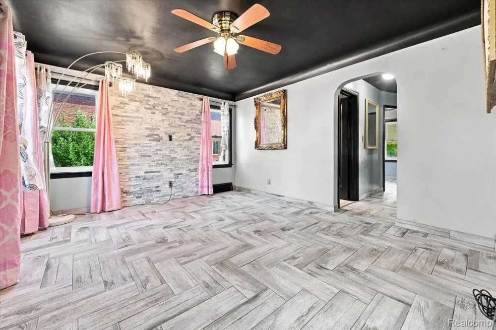 6932 Middlepointe Street Dearborn City, MI 48126