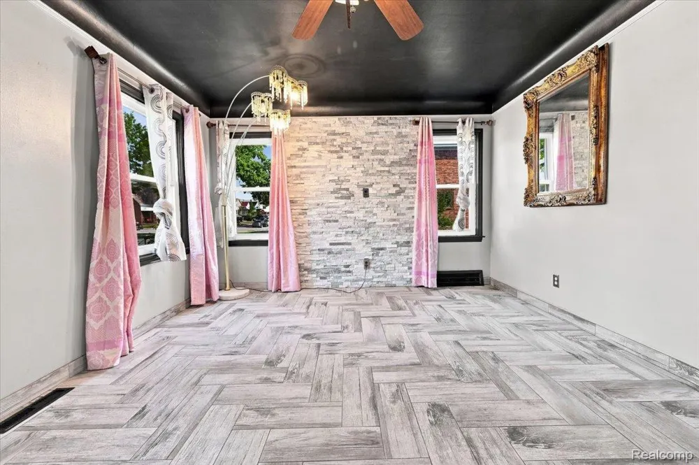 6932 Middlepointe Street Dearborn City, MI 48126