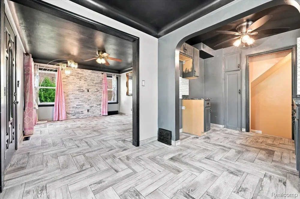 6932 Middlepointe Street Dearborn City, MI 48126