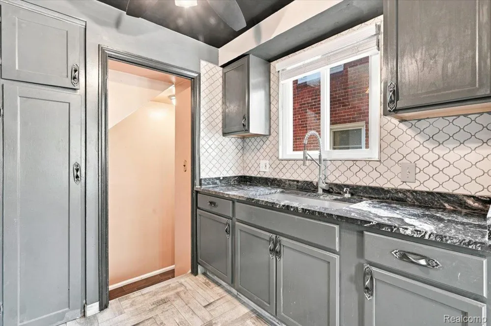 6932 Middlepointe Street Dearborn City, MI 48126
