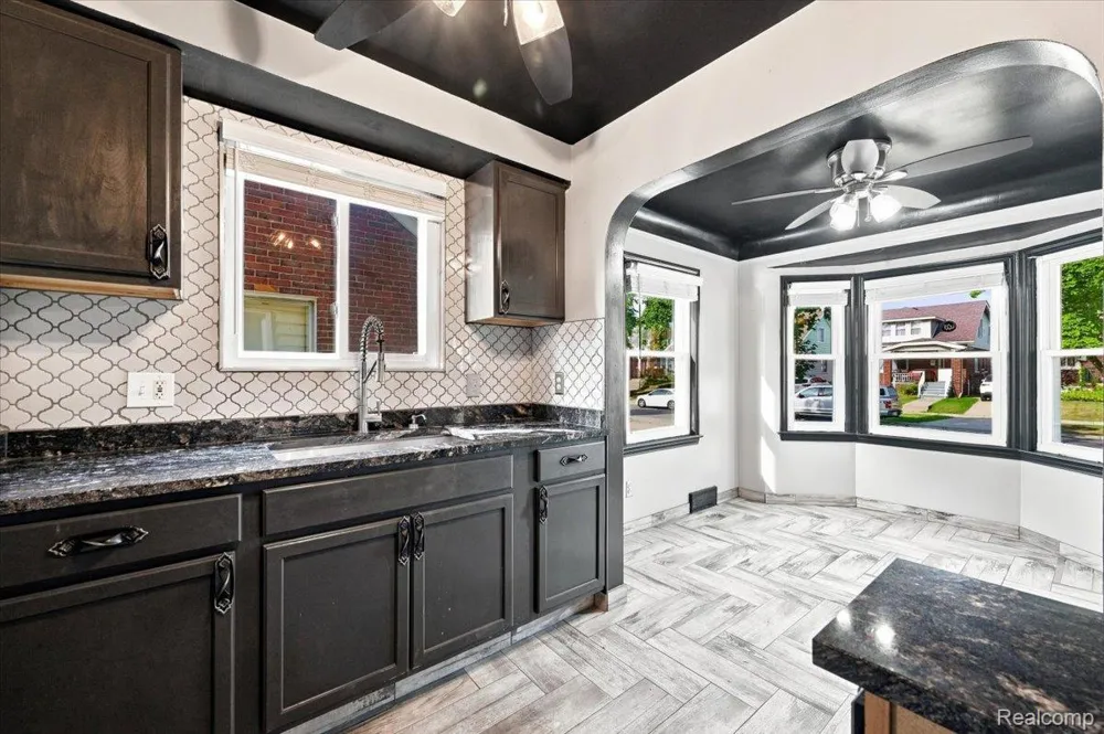 6932 Middlepointe Street Dearborn City, MI 48126