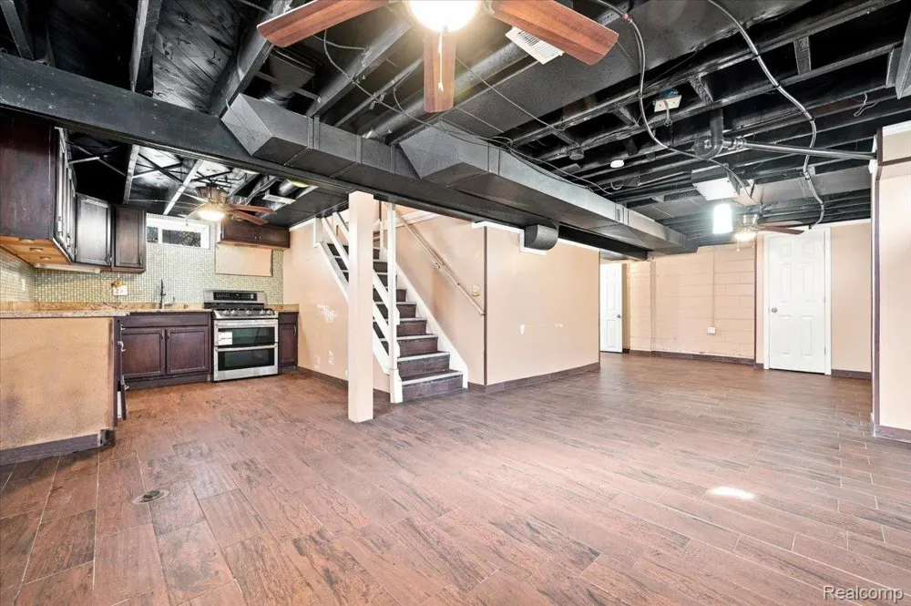 6932 Middlepointe Street Dearborn City, MI 48126