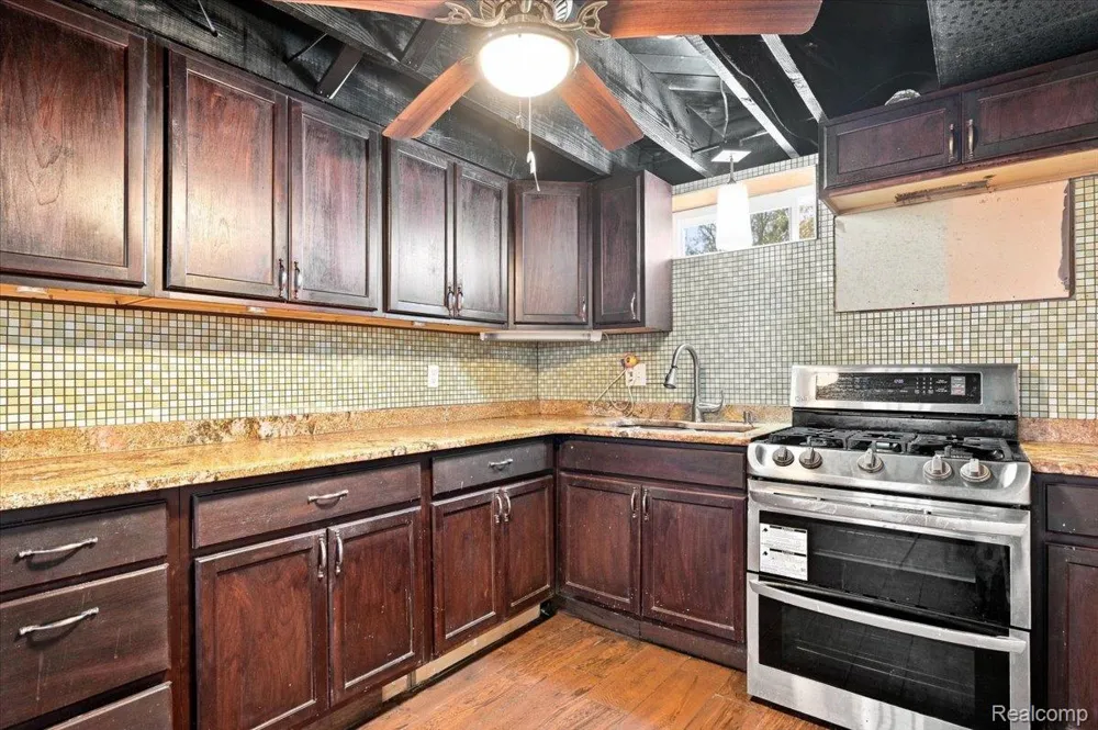 6932 Middlepointe Street Dearborn City, MI 48126
