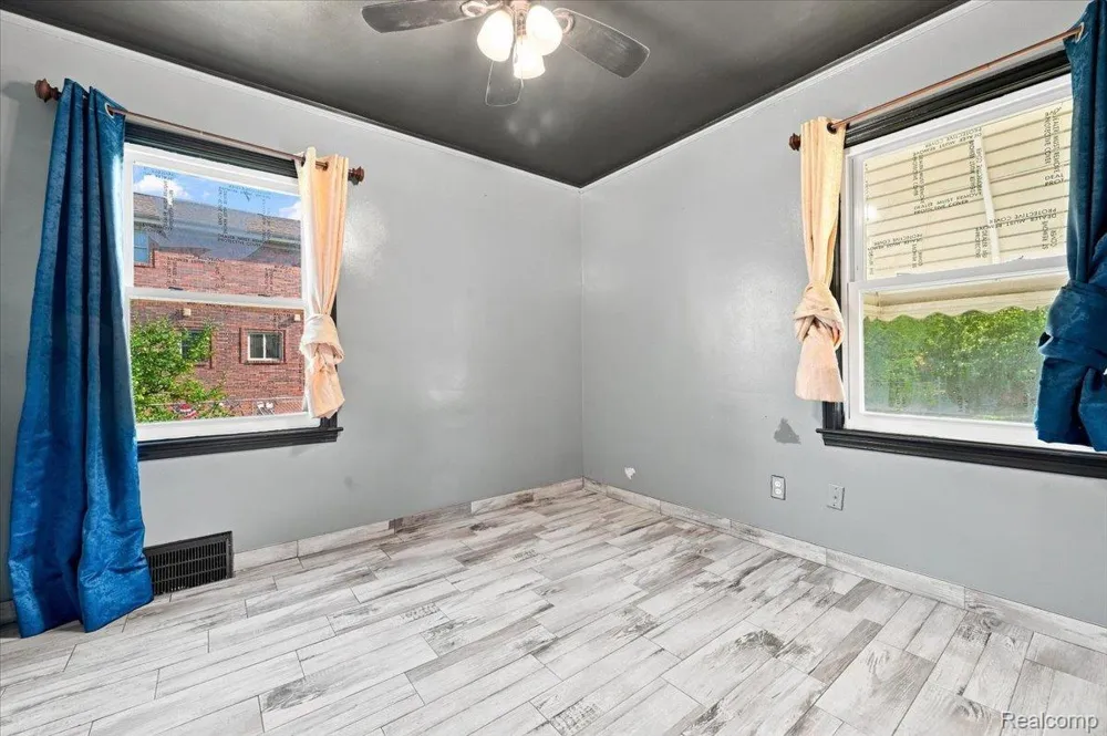 6932 Middlepointe Street Dearborn City, MI 48126