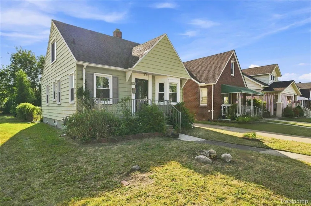 6932 Middlepointe Street Dearborn City, MI 48126