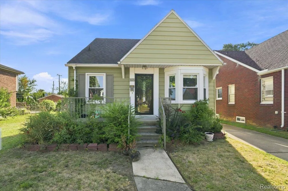 6932 Middlepointe Street Dearborn City, MI 48126
