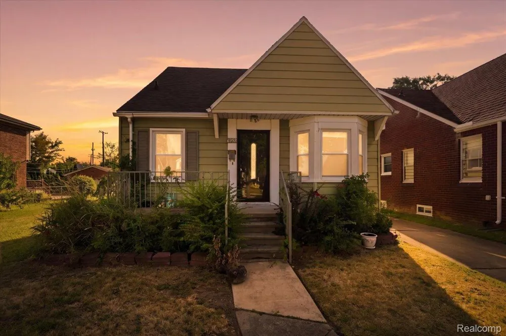 6932 Middlepointe Street Dearborn City, MI 48126