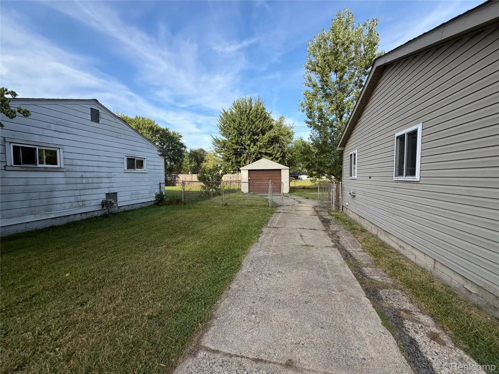 23235 Grabar Square Warren City, MI 48089