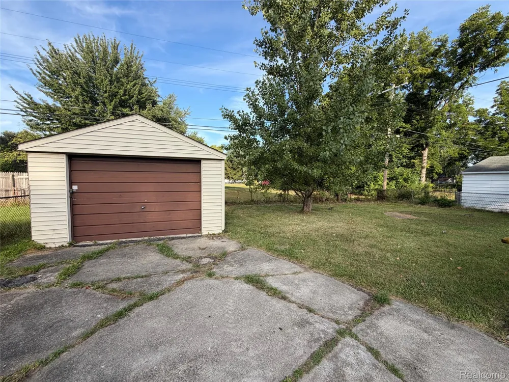 23235 Grabar Square Warren City, MI 48089