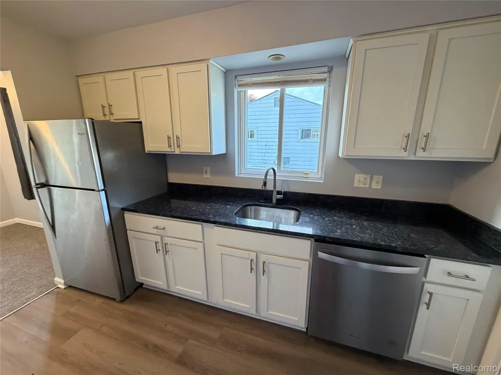 23235 Grabar Square Warren City, MI 48089