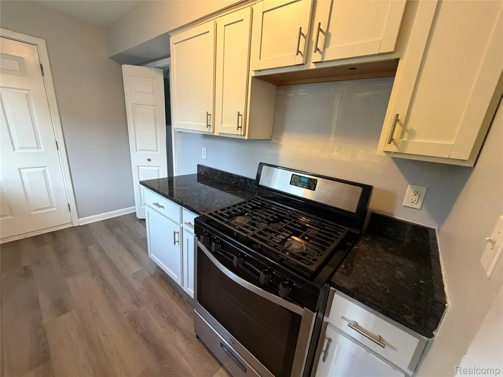 23235 Grabar Square Warren City, MI 48089