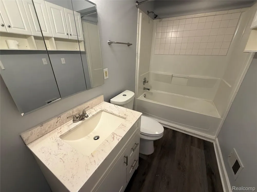 23235 Grabar Square Warren City, MI 48089