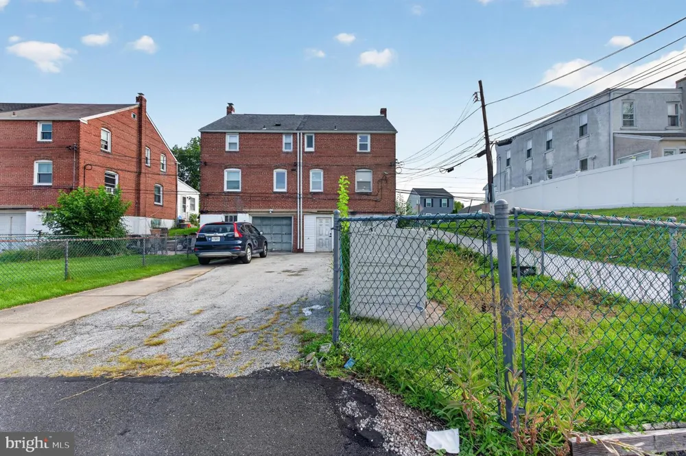 329 HOLMES ROAD Holmes, PA 19043