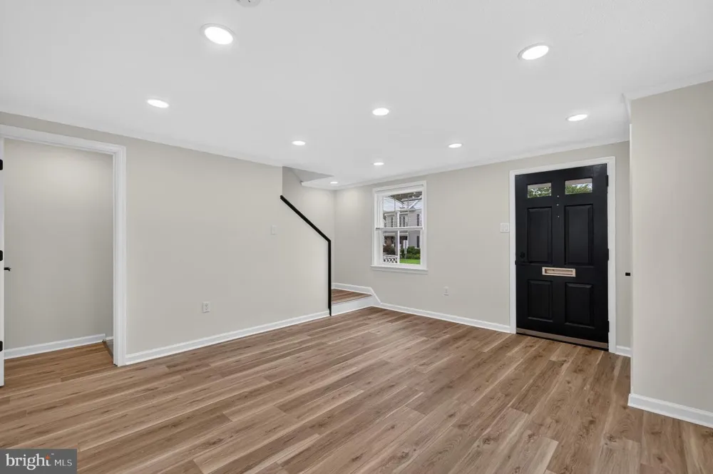 329 HOLMES ROAD Holmes, PA 19043