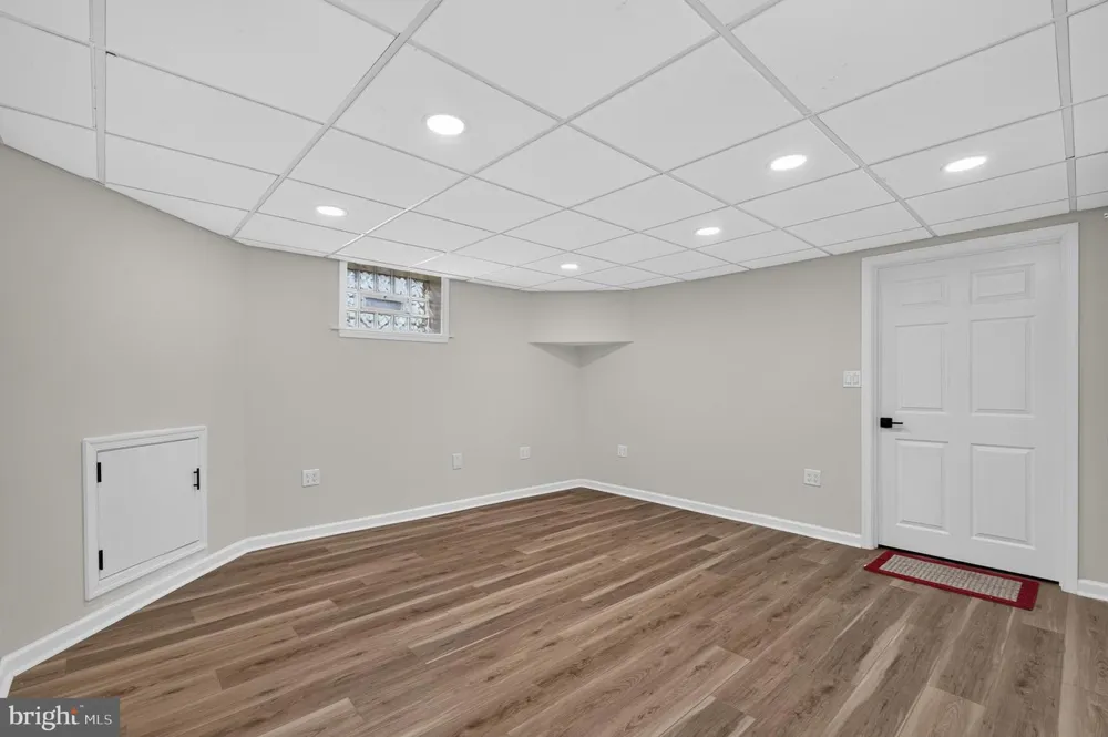 329 HOLMES ROAD Holmes, PA 19043