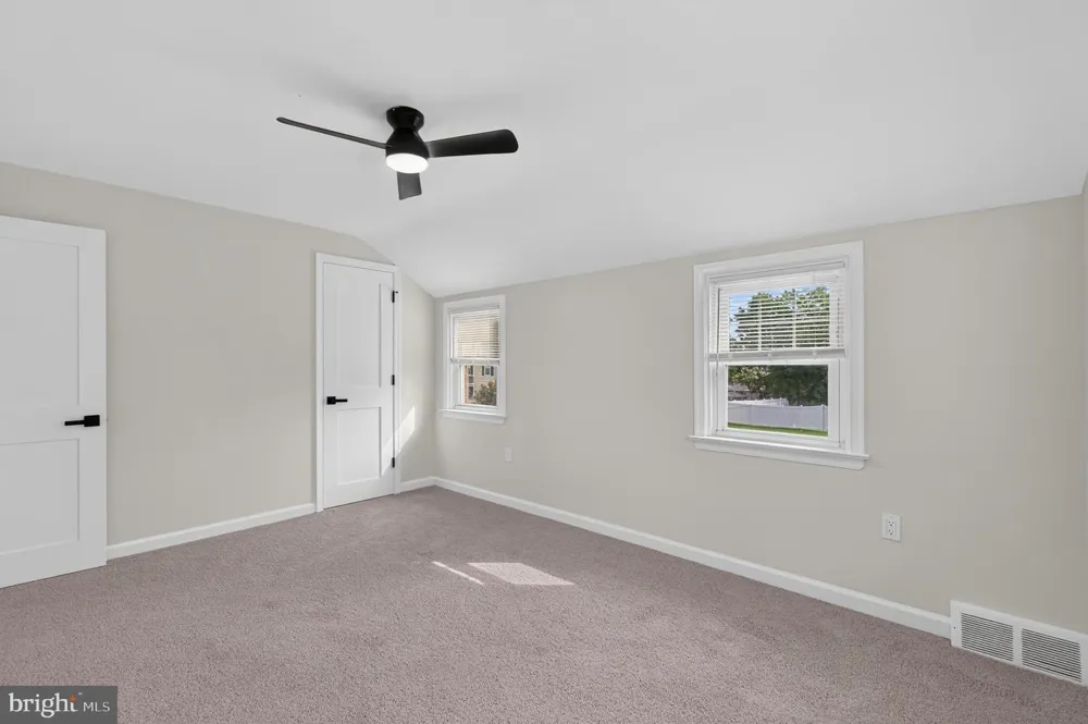 329 HOLMES ROAD Holmes, PA 19043