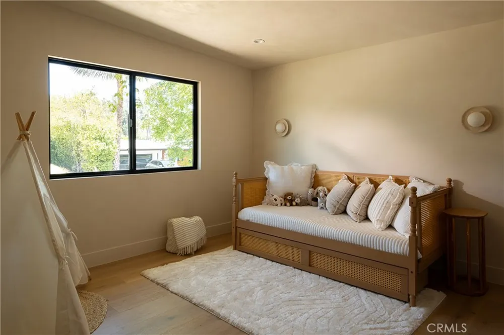 18840 La Amistad Tarzana, CA 91356