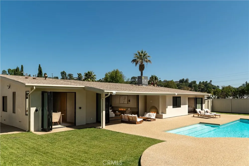 18840 La Amistad Tarzana, CA 91356