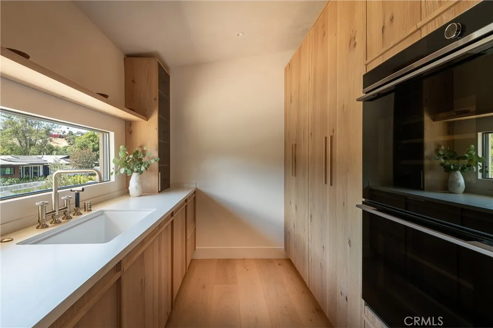 18840 La Amistad Tarzana, CA 91356