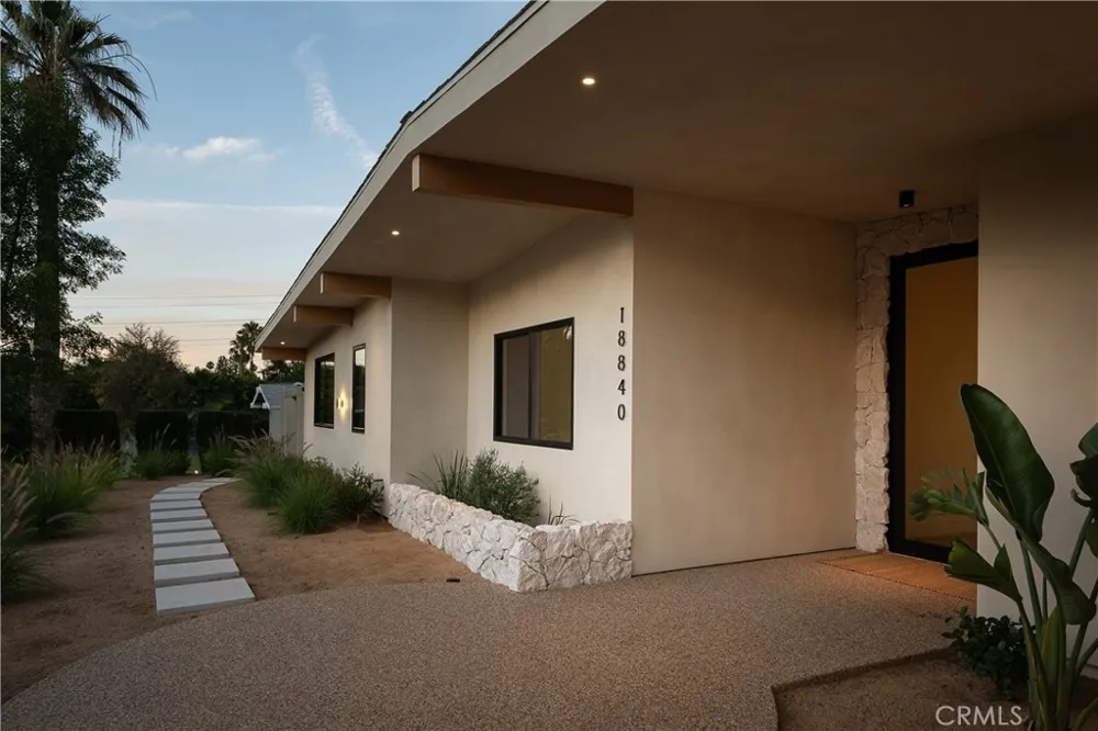 18840 La Amistad Tarzana, CA 91356
