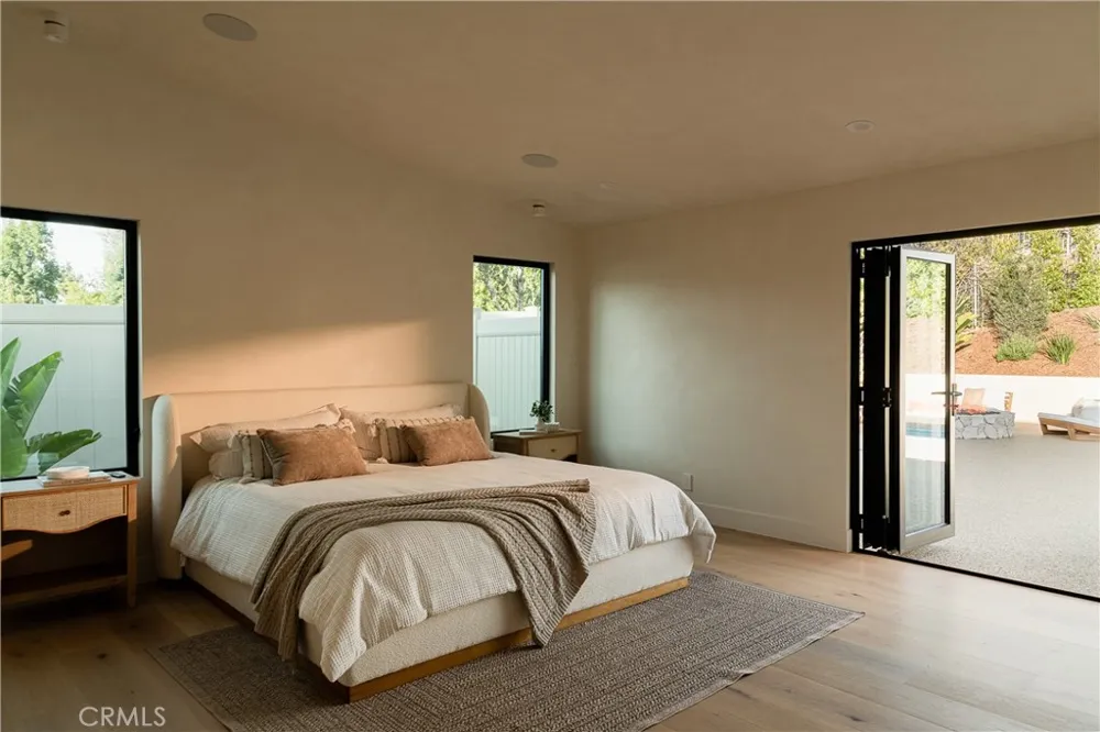 18840 La Amistad Tarzana, CA 91356