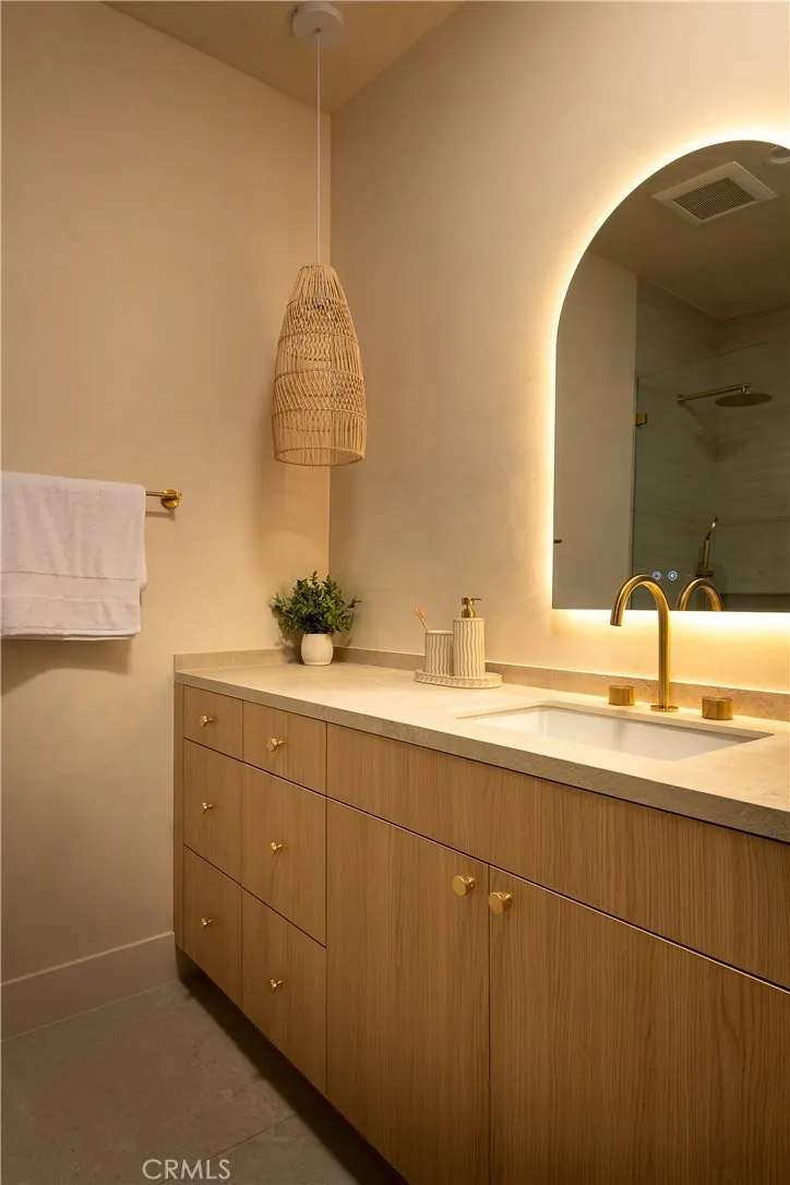 18840 La Amistad Tarzana, CA 91356