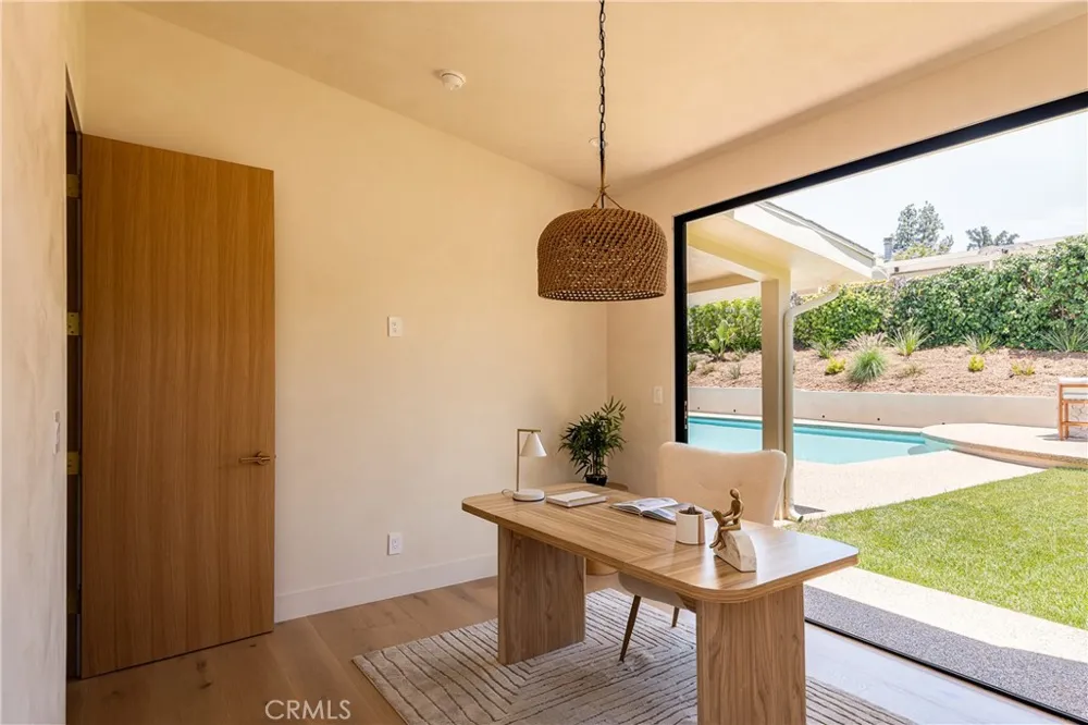 18840 La Amistad Tarzana, CA 91356
