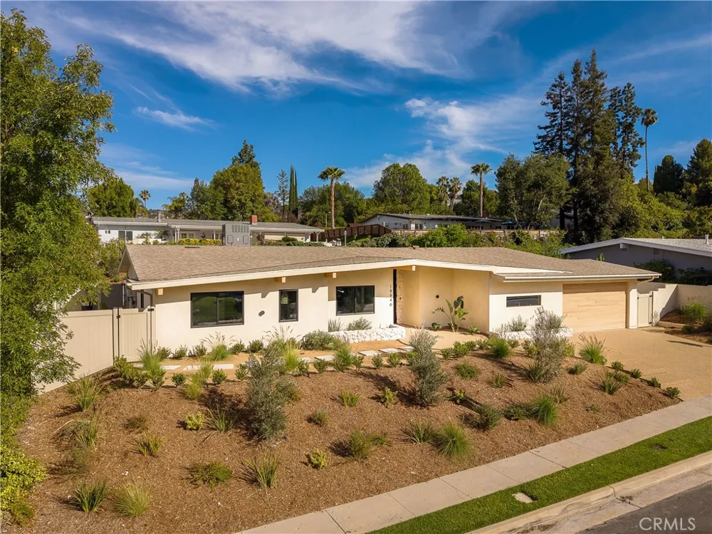 18840 La Amistad Tarzana, CA 91356