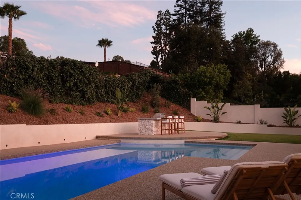 18840 La Amistad Tarzana, CA 91356
