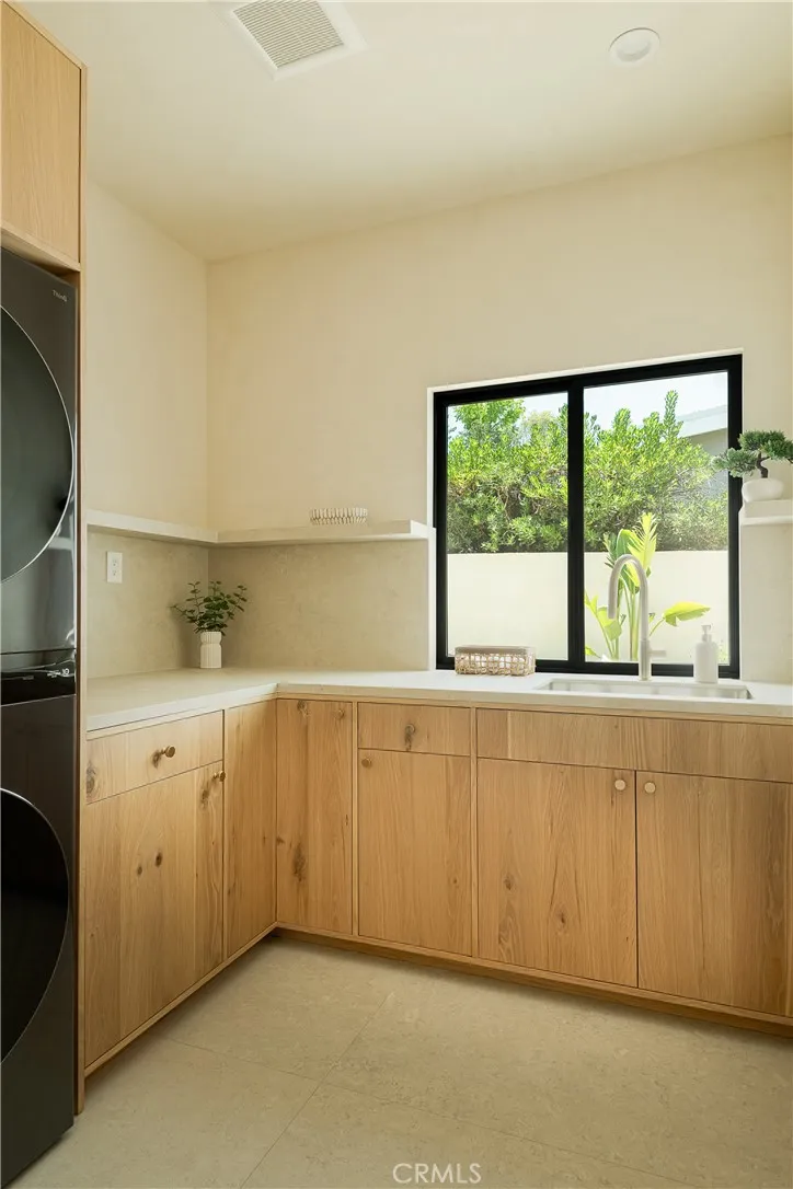 18840 La Amistad Tarzana, CA 91356
