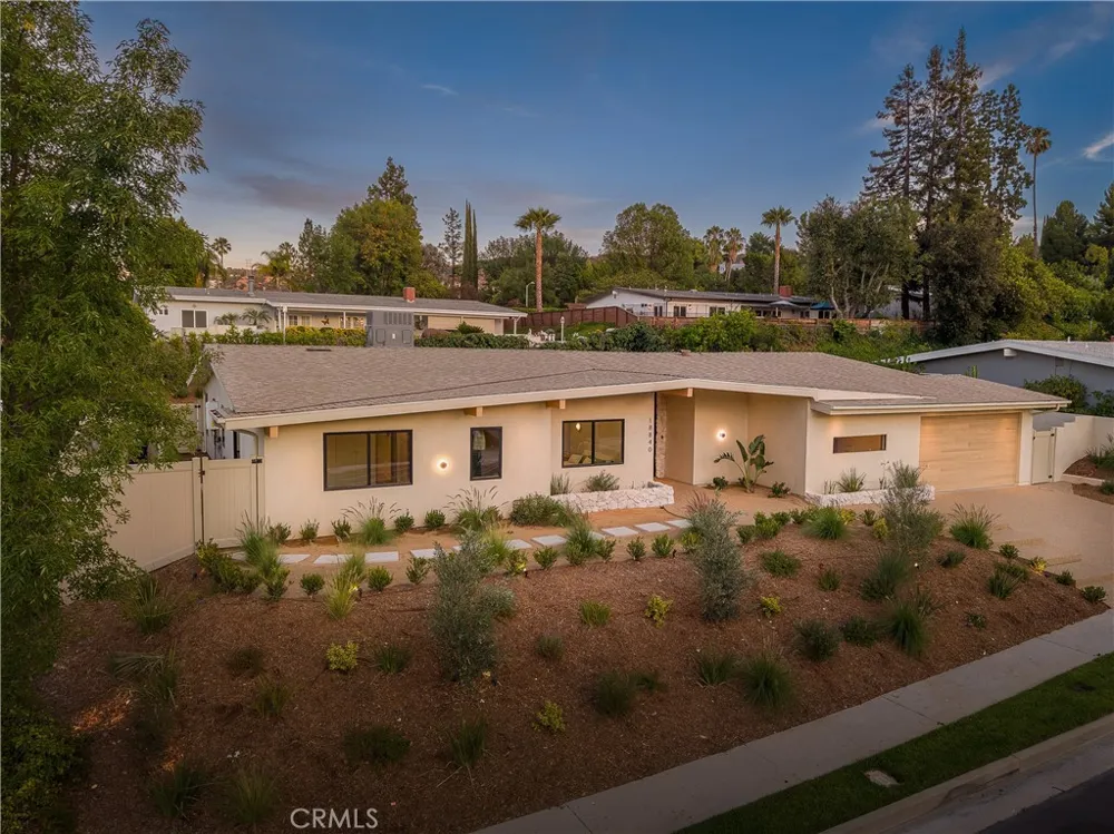 18840 La Amistad Tarzana, CA 91356