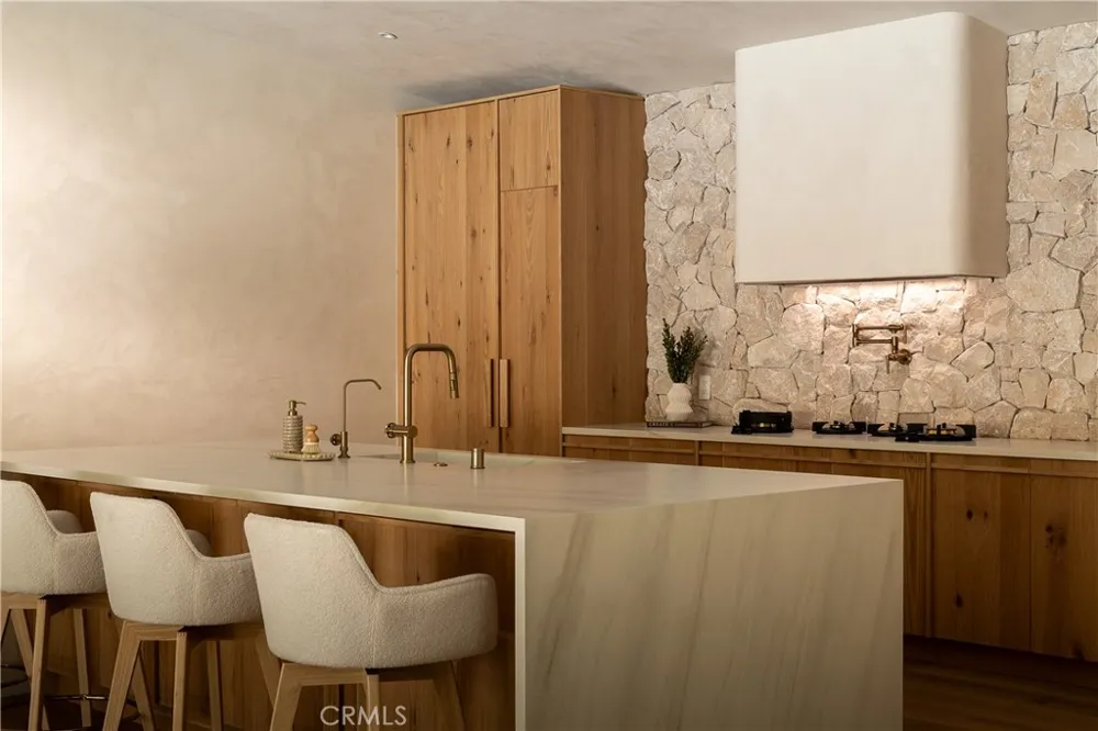 18840 La Amistad Tarzana, CA 91356