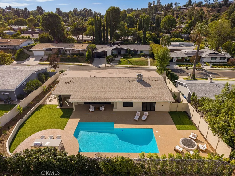 18840 La Amistad Tarzana, CA 91356