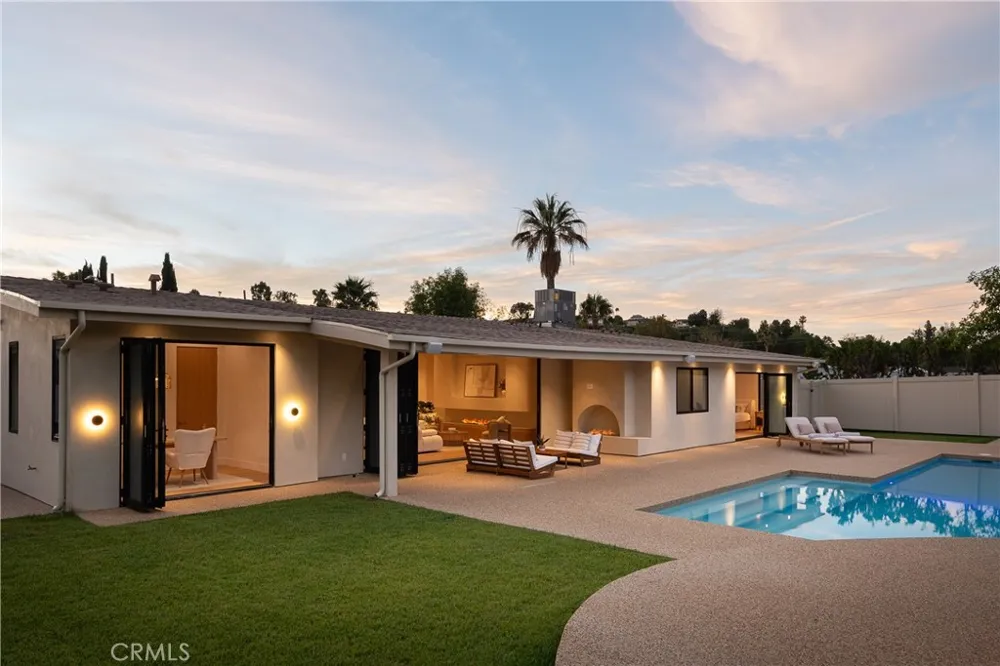 18840 La Amistad Tarzana, CA 91356