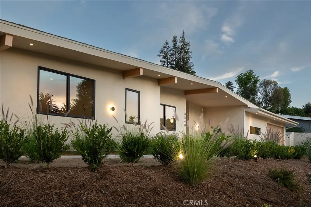 18840 La Amistad Tarzana, CA 91356