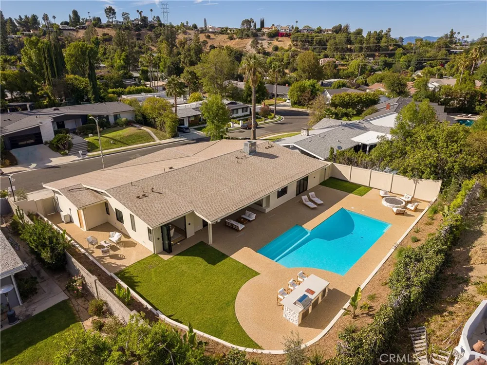 18840 La Amistad Tarzana, CA 91356