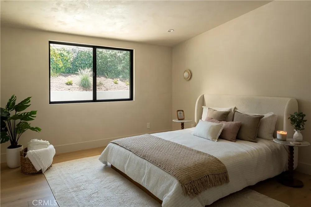 18840 La Amistad Tarzana, CA 91356