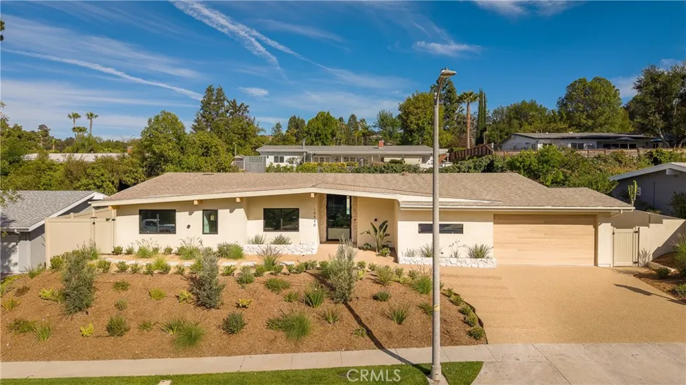 18840 La Amistad Tarzana, CA 91356